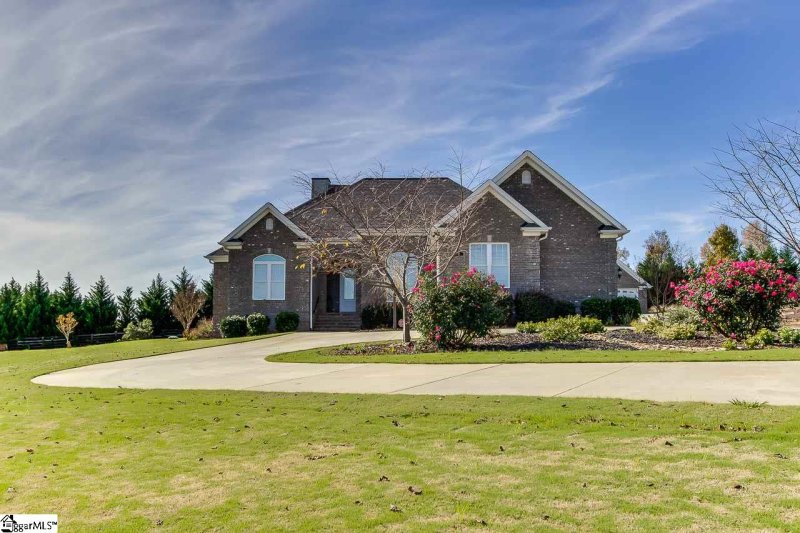 Property image 2 at 9 Meadow Trace Court, Greer, SC 29651