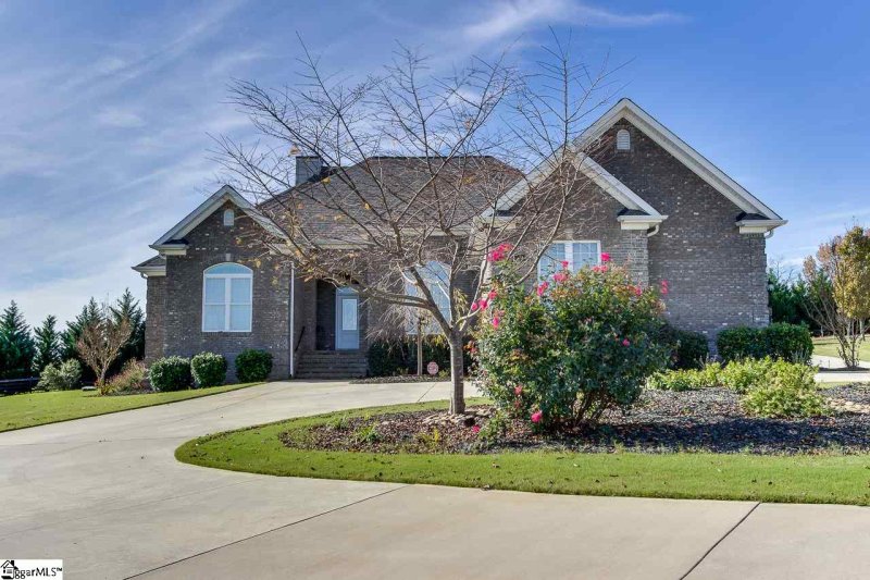 Property image 3 at 9 Meadow Trace Court, Greer, SC 29651