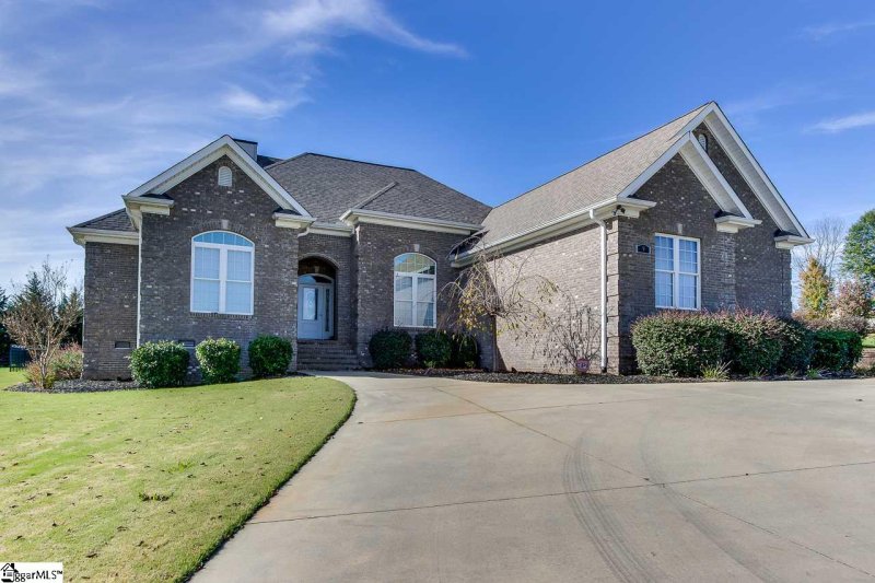 Property image 4 at 9 Meadow Trace Court, Greer, SC 29651