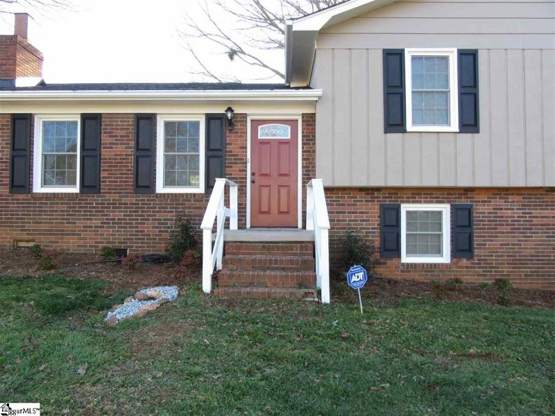 Property image 2 at 110 McCue Street, Easley, SC 29642