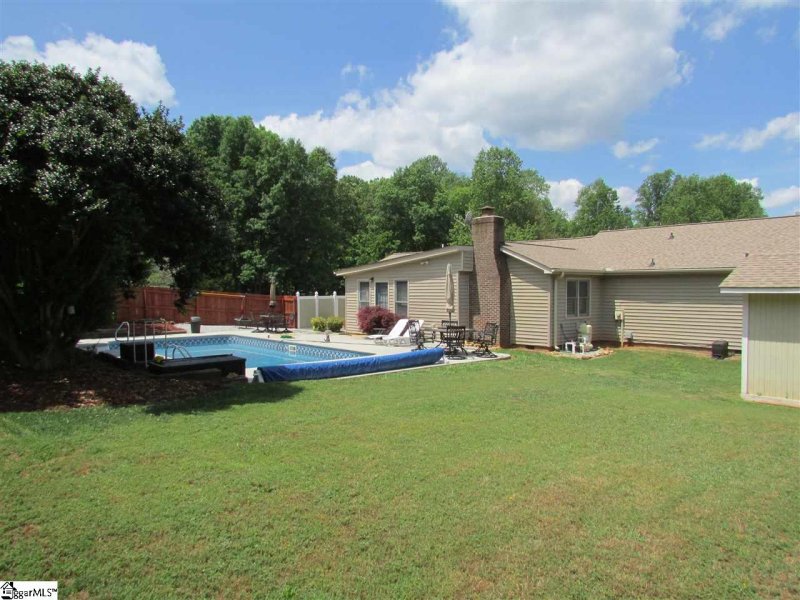 Property image 2 at 109 Clarendon Drive, Easley, SC 29642