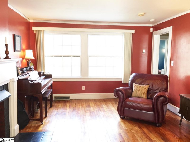 Property image 2 at 828 N Franklin Road, Greenville, SC 29617