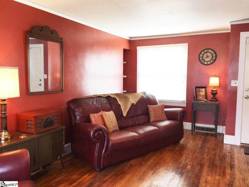 Property image 3 at 828 N Franklin Road, Greenville, SC 29617