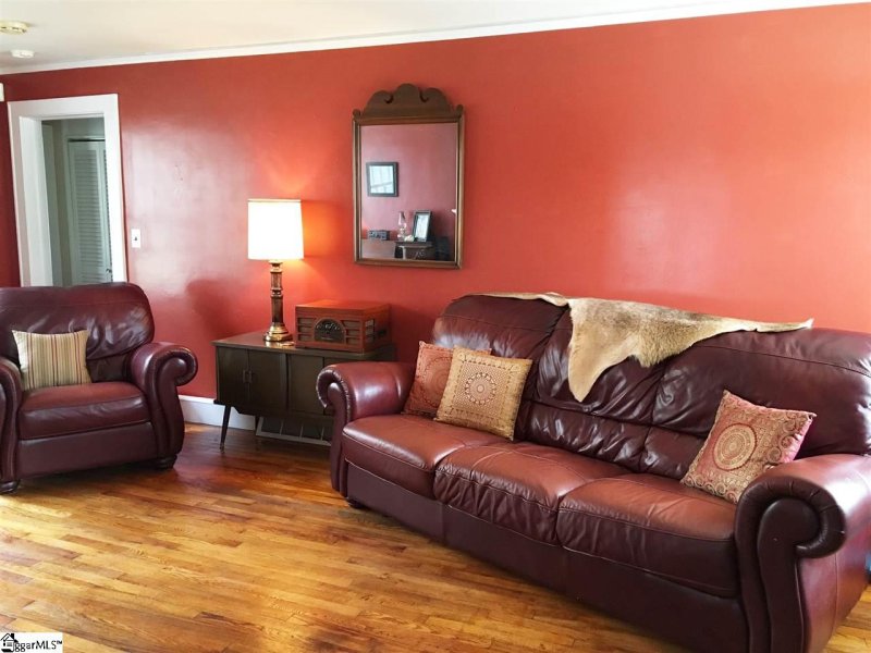 Property image 4 at 828 N Franklin Road, Greenville, SC 29617