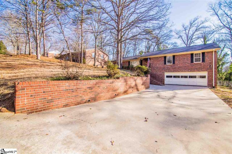 Property image 2 at 108 Holly Road, Taylors, SC 29687