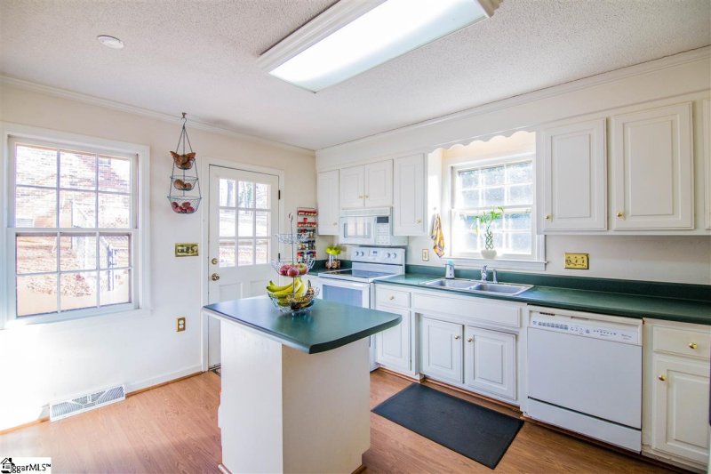 Property image 3 at 108 Holly Road, Taylors, SC 29687