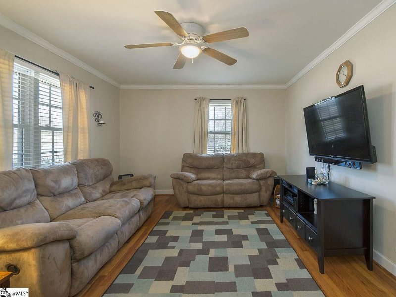 Property image 2 at 20 Derwood Circle, Greenville, SC 29617