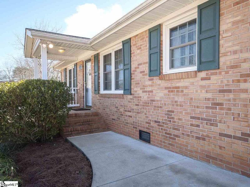 Property image 5 at 20 Derwood Circle, Greenville, SC 29617
