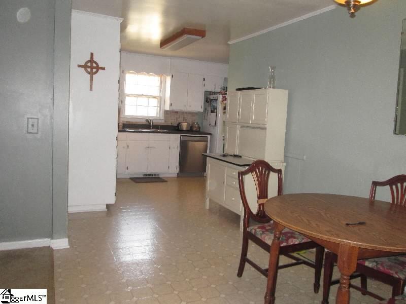 Property image 4 at 112 Blakely Avenue, Laurens, SC 29360