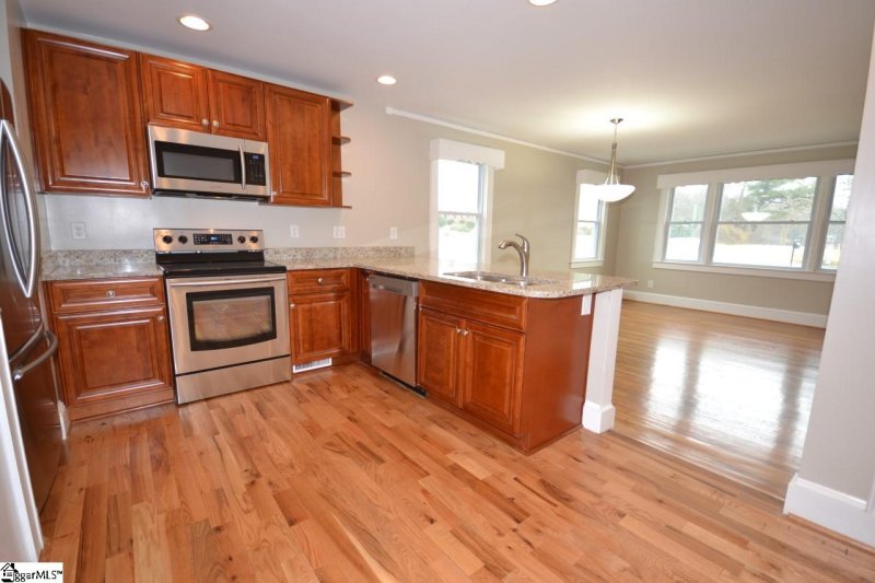 Property image 2 at 200 Cardinal Drive, Taylors, SC 29687