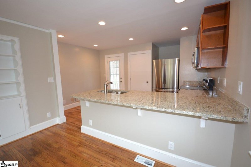 Property image 3 at 200 Cardinal Drive, Taylors, SC 29687