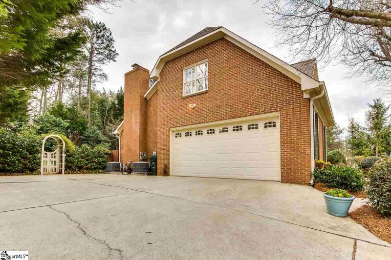 Property image 3 at 100 Hickory Hill Lane, Greenville, SC 29609