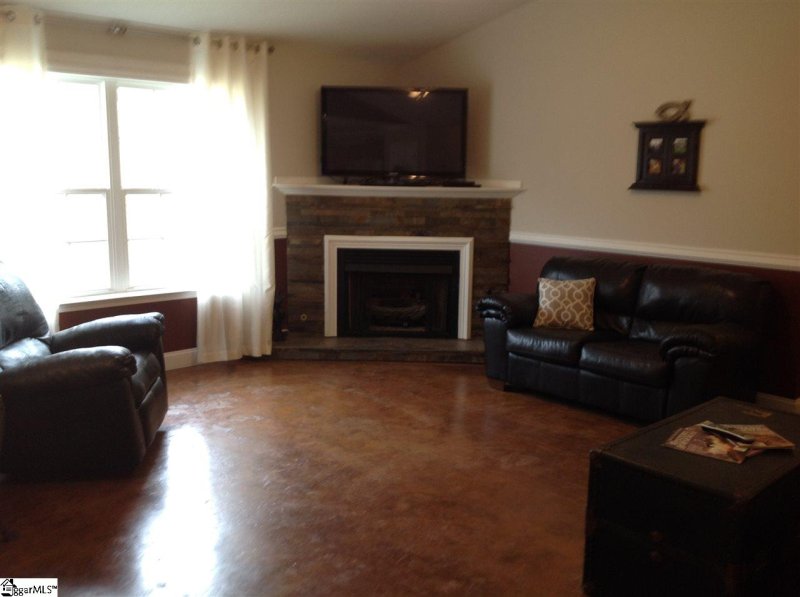 Property image 2 at 110 Cedar Glen Drive, Williamston, SC 29697