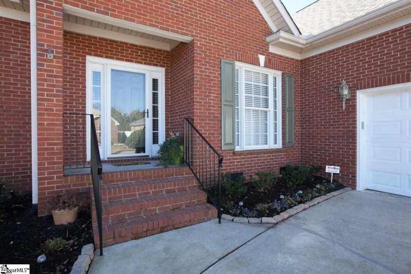 Property image 2 at 126 Banbury Circle, Simpsonville, SC 29681