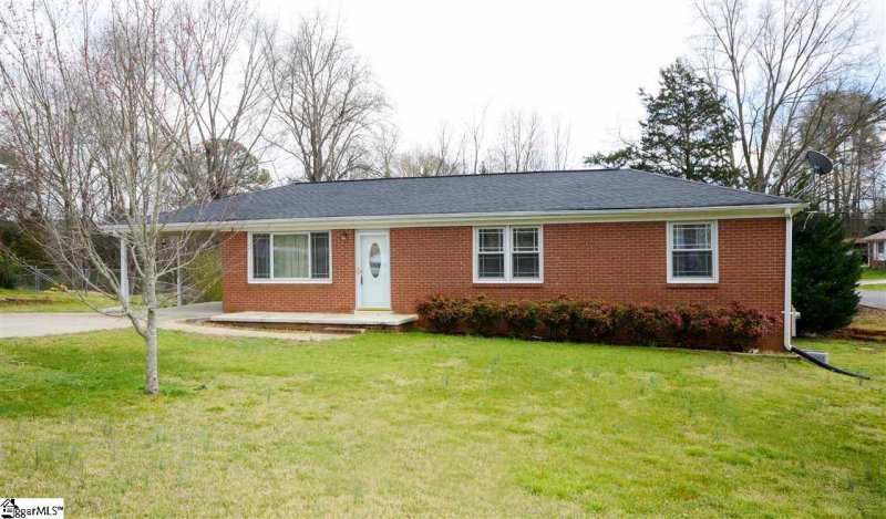 Property image 2 at 100 Derwood Circle, Greenville, SC 29617