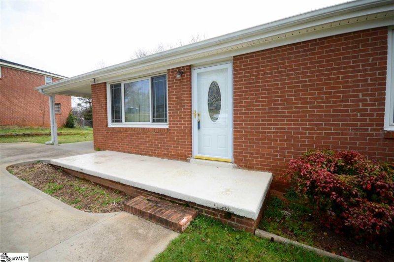 Property image 3 at 100 Derwood Circle, Greenville, SC 29617