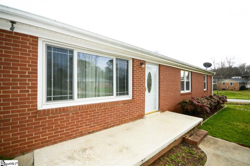 Property image 4 at 100 Derwood Circle, Greenville, SC 29617