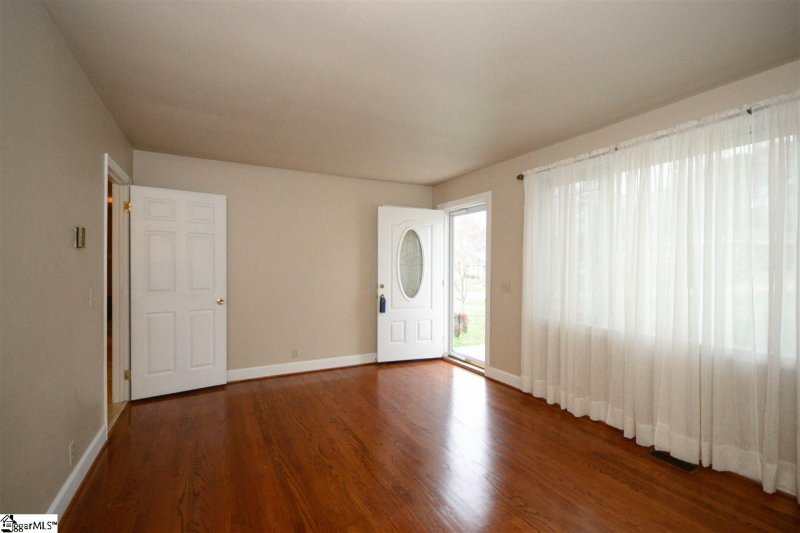 Property image 5 at 100 Derwood Circle, Greenville, SC 29617