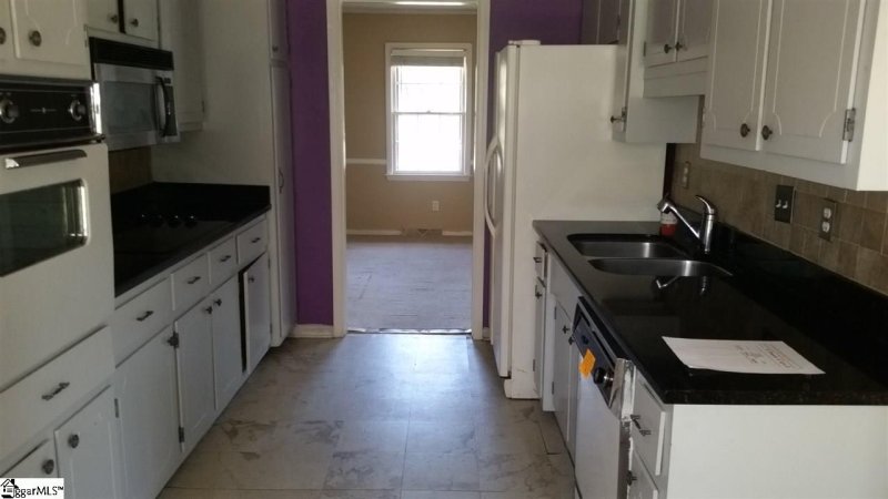 Property image 2 at 2 Chesapeake Court, Taylors, SC 29687