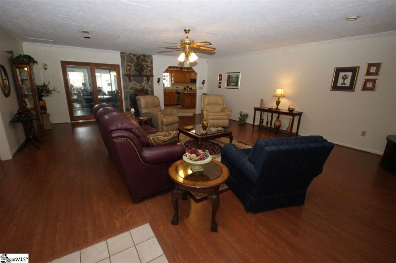 Property image 4 at 301 Tar Boulevard, Greenville, SC 29605