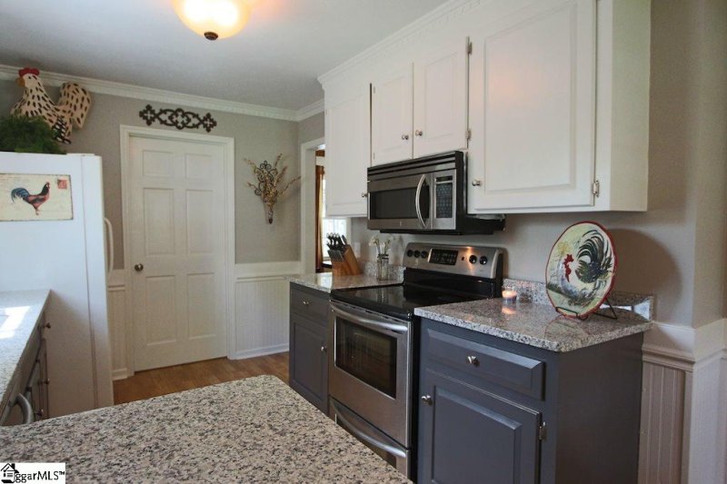 Property image 3 at 13 Doverdale Road, Greenville, SC 29615