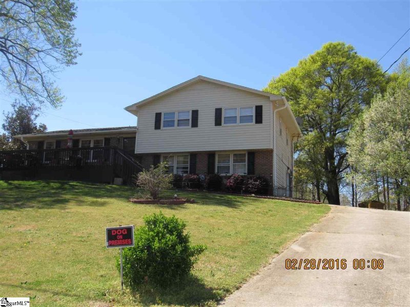 Property image 2 at 330 Palmetto Circle, Greer, SC 29651