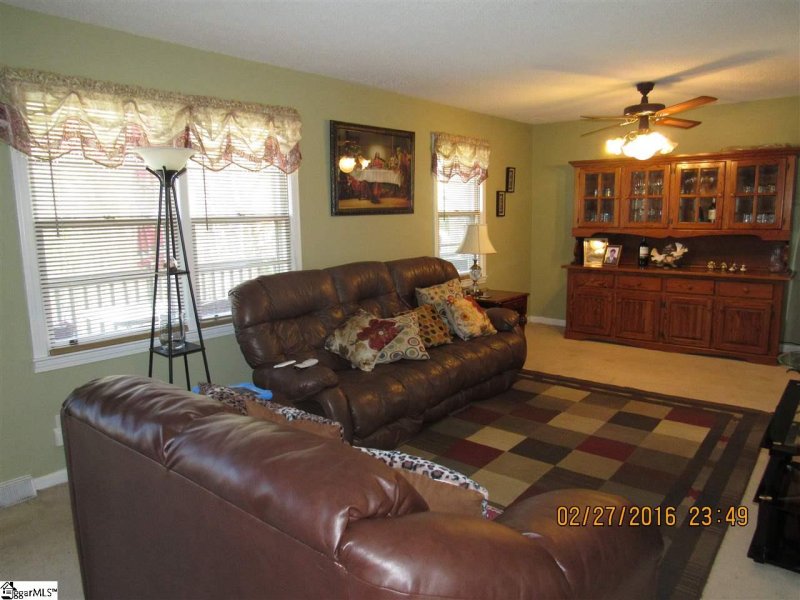 Property image 3 at 330 Palmetto Circle, Greer, SC 29651