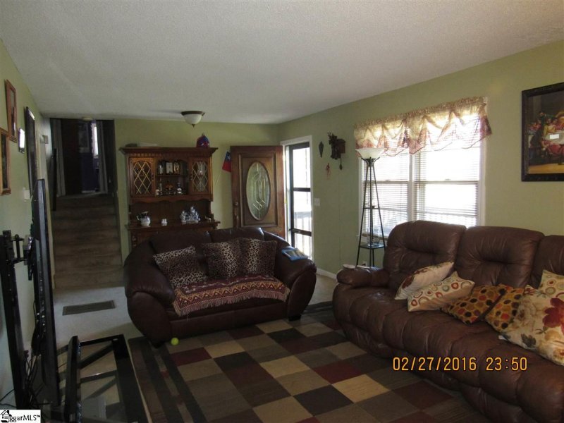 Property image 4 at 330 Palmetto Circle, Greer, SC 29651