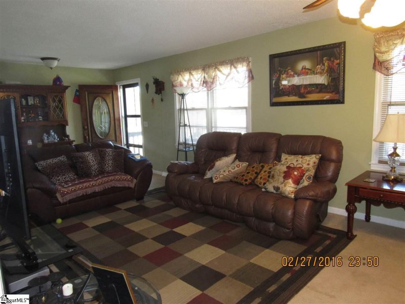 Property image 5 at 330 Palmetto Circle, Greer, SC 29651