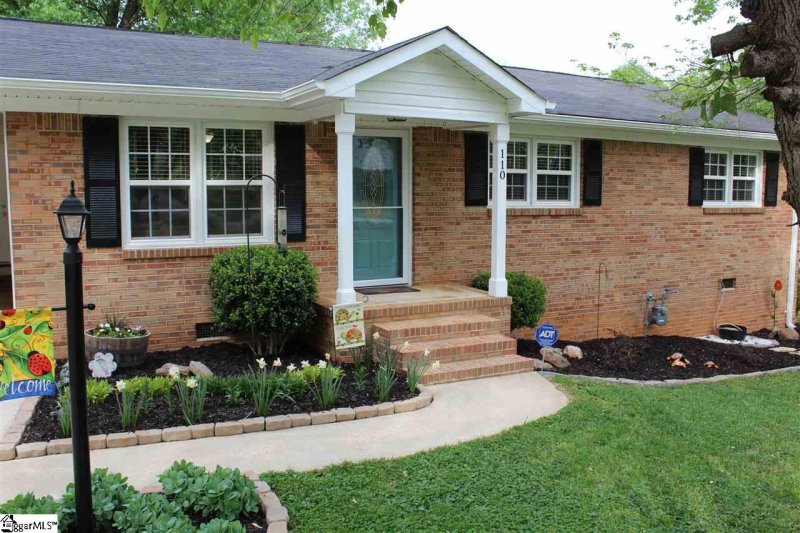 Property image 2 at 110 Leona Drive, Greer, SC 29651