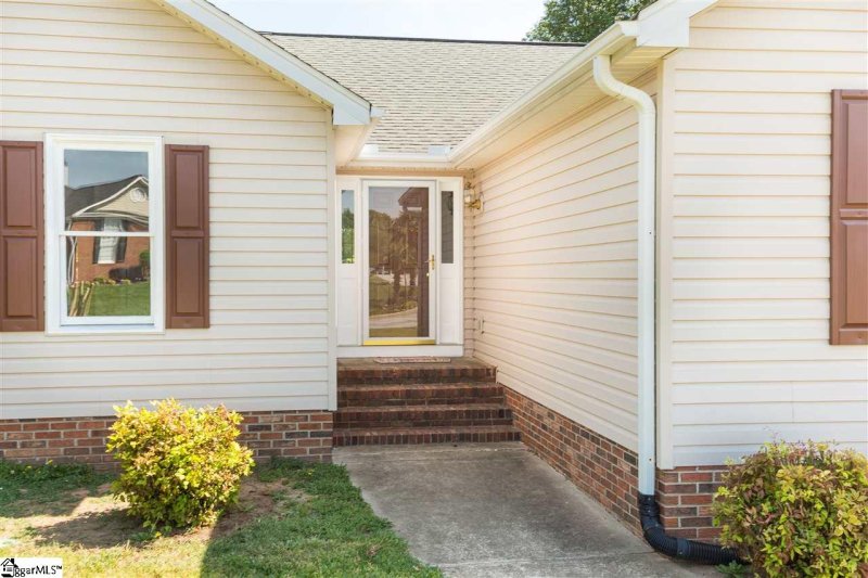 Property image 2 at 100 Tearose Lane, Simpsonville, SC 29681