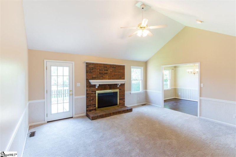 Property image 3 at 100 Tearose Lane, Simpsonville, SC 29681
