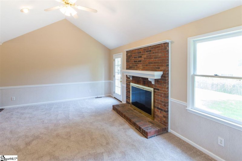 Property image 4 at 100 Tearose Lane, Simpsonville, SC 29681