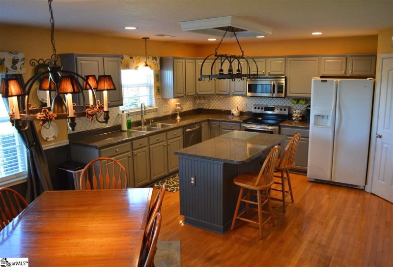 Property image 4 at 10 Cole Creek Court, Greer, SC 29651