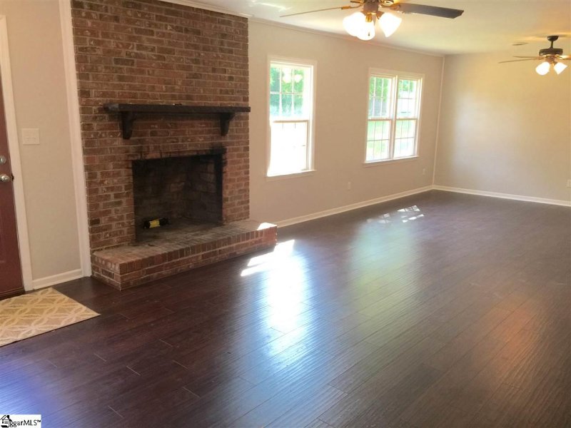 Property image 3 at 104 Greenridge Drive, Moore, SC 29369