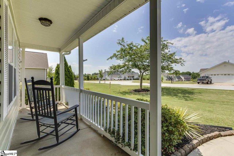 Property image 3 at 100 Prairie Knoll Court, Greer, SC 29651