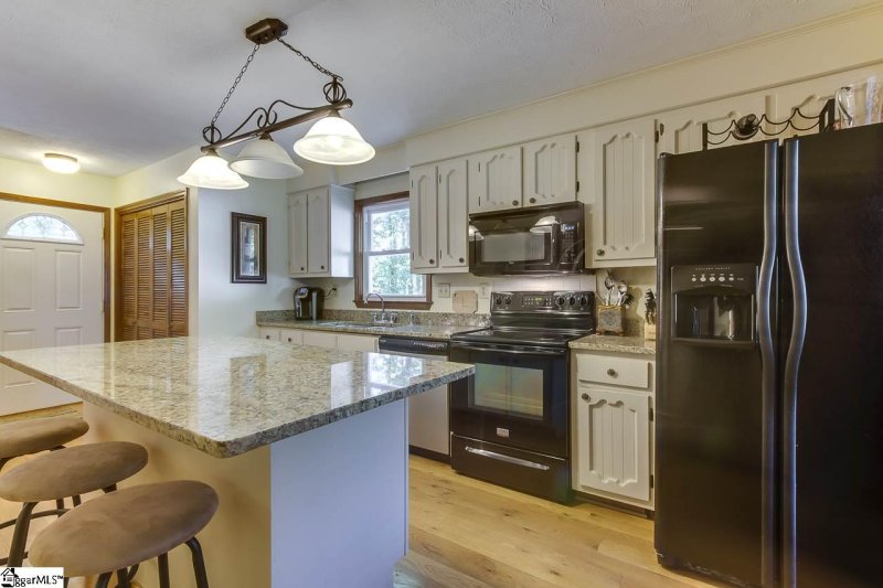 Property image 3 at 21 Meredith Lane, Greenville, SC 29607