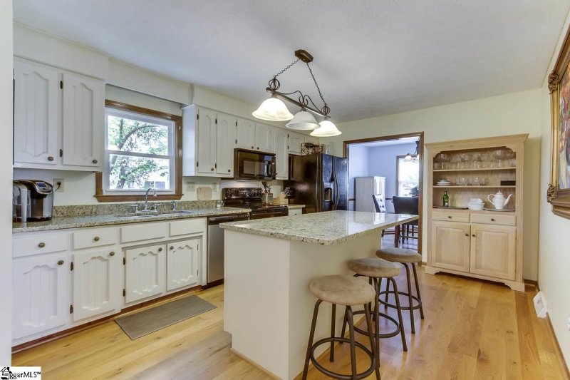 Property image 4 at 21 Meredith Lane, Greenville, SC 29607