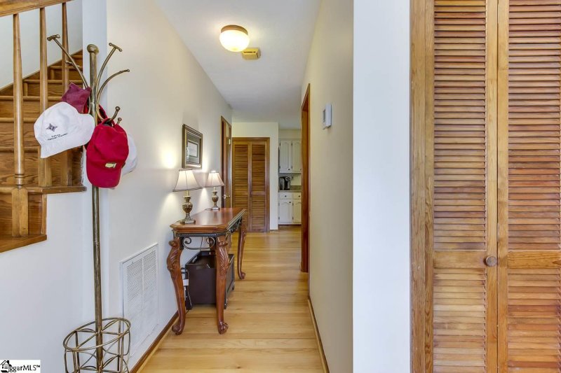 Property image 5 at 21 Meredith Lane, Greenville, SC 29607