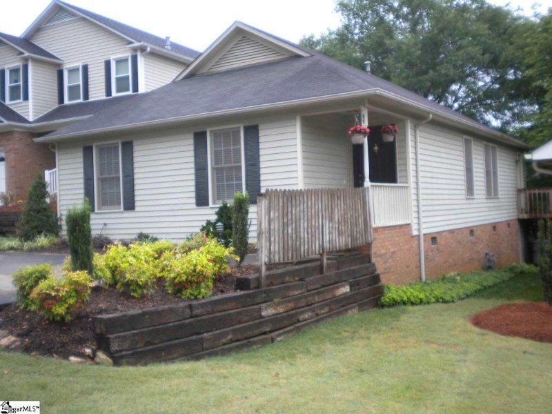 Property image 2 at 18 Honeysuckle Terrace, Spartanburg, SC 29307