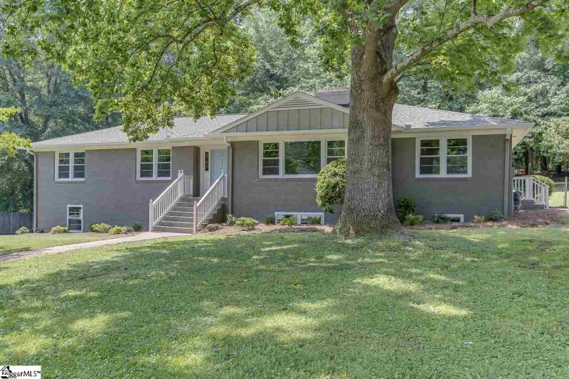 Property image 2 at 18 Ivy Trail, Greenville, SC 29615