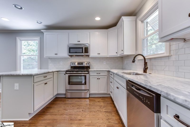 Property image 3 at 18 Ivy Trail, Greenville, SC 29615