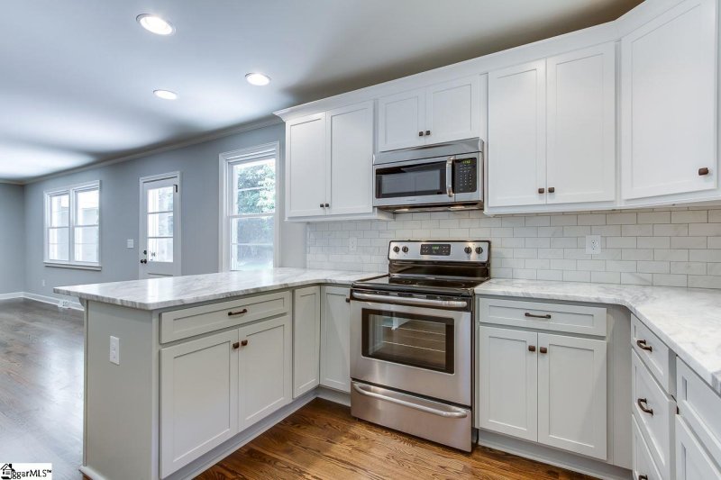 Property image 4 at 18 Ivy Trail, Greenville, SC 29615