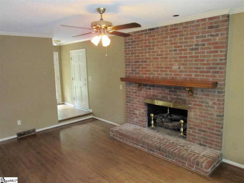 Property image 3 at 10 Oak Tree Drive, Taylors, SC 29687-6621