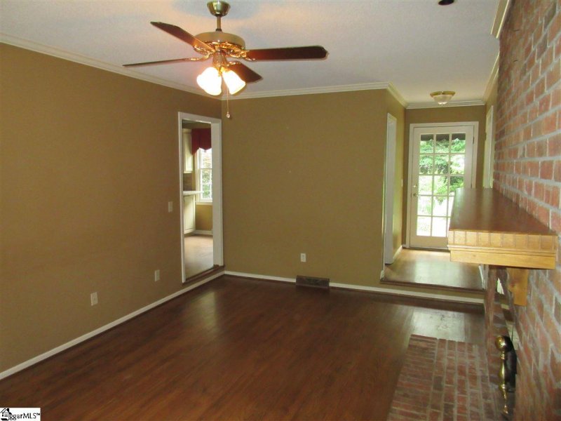 Property image 5 at 10 Oak Tree Drive, Taylors, SC 29687-6621