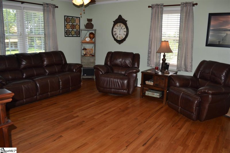 Property image 3 at 109 Caradale Way, Easley, SC 29642