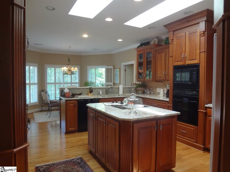 Property image 4 at 121 Pinnacle Pointe Drive, Seneca, SC 29672-6852