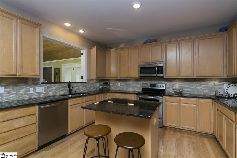 Property image 2 at 18 Collier Lane, Greer, SC 29650