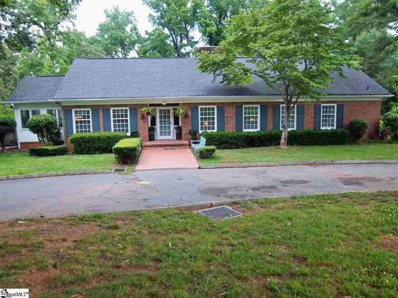 Property image 2 at 101 King Circle, Easley, SC 29640