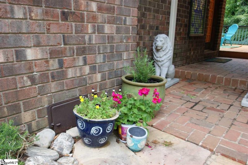 Property image 2 at 212 Lakecrest Drive, Greer, SC 29651-5955